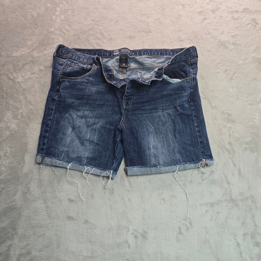 Mossimo Supply Co Womens Plus 18 Boyfriend Denim Shorts Medium Wash Raw Hem